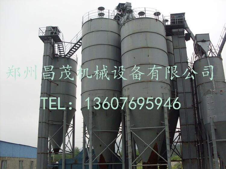 斗式提升機(jī)現(xiàn)場圖